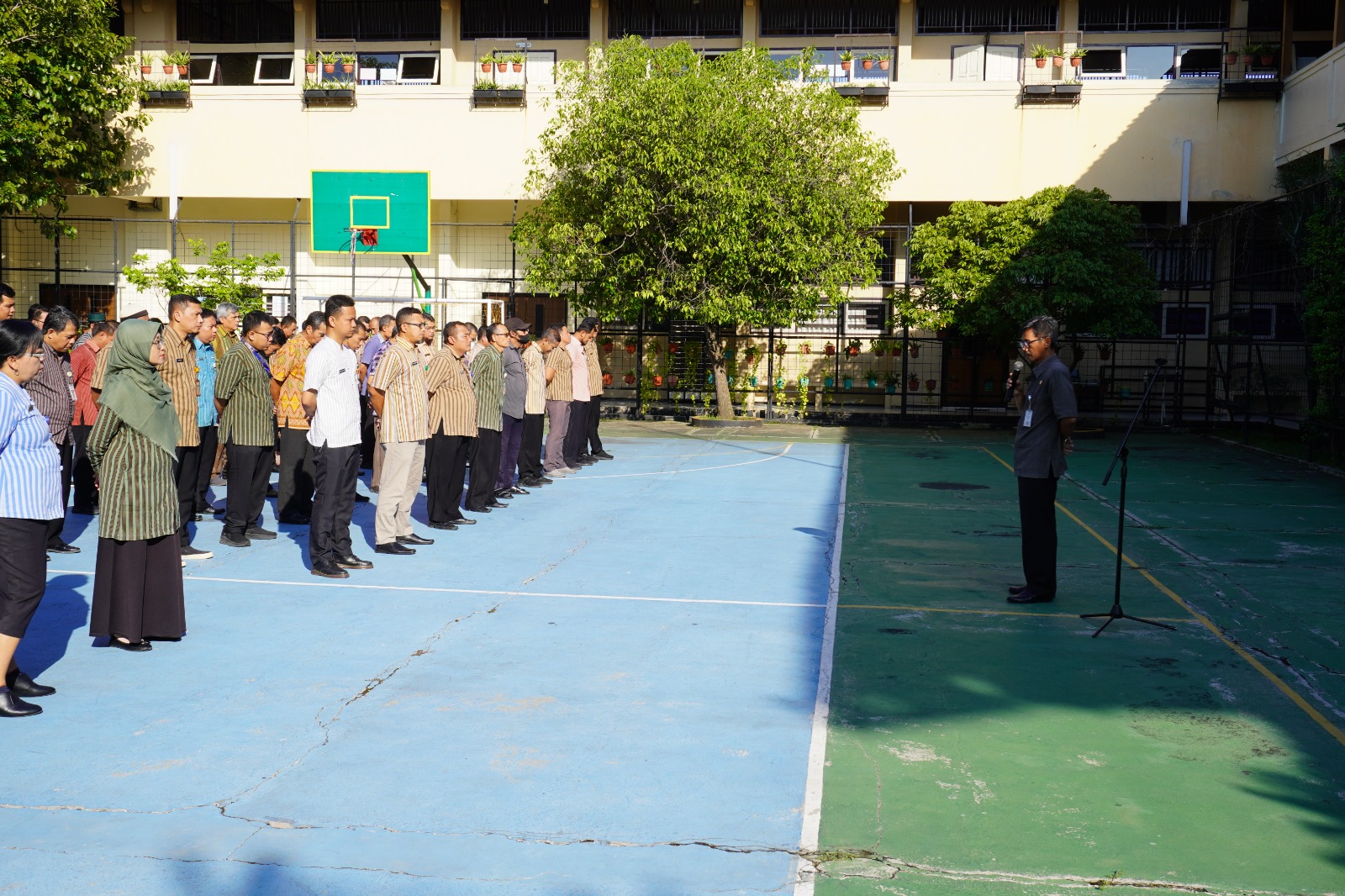 Semangat Baru Kembali ke Sekolah, SMKN 9 Surakarta Gelar Apel Pagi Pasca Libur Lebaran